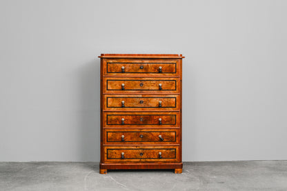 Chiffoniere im Biedermeier Stil in Nussbaum - Mitte des 19.Jahrhunderts