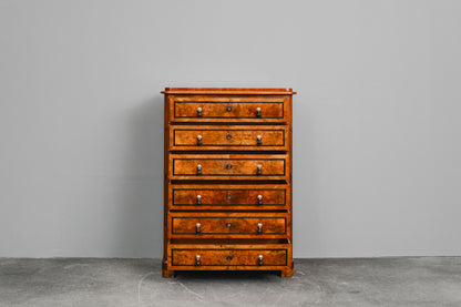 Chiffoniere im Biedermeier Stil in Nussbaum - Mitte des 19.Jahrhunderts