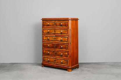 Chiffoniere im Biedermeier Stil in Nussbaum - Mitte des 19.Jahrhunderts