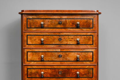 Chiffoniere im Biedermeier Stil in Nussbaum - Mitte des 19.Jahrhunderts