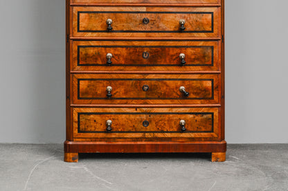 Chiffoniere im Biedermeier Stil in Nussbaum - Mitte des 19.Jahrhunderts