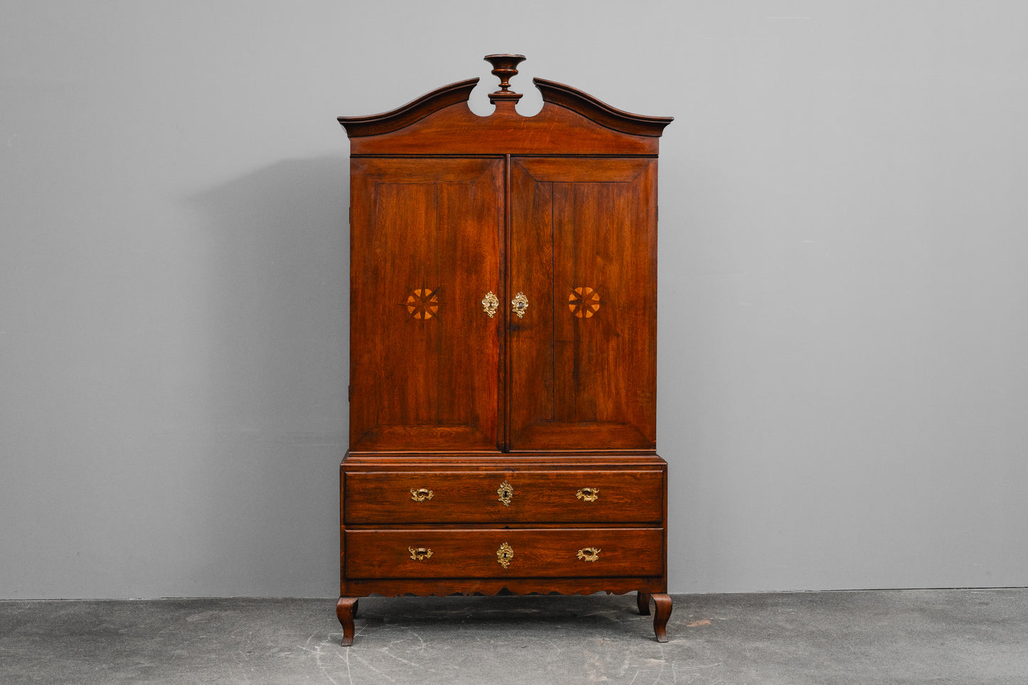 Aufsatzschrank im Barockstil in Eiche & Kiefer - 1.Hälfte des 19.Jahrhunderts