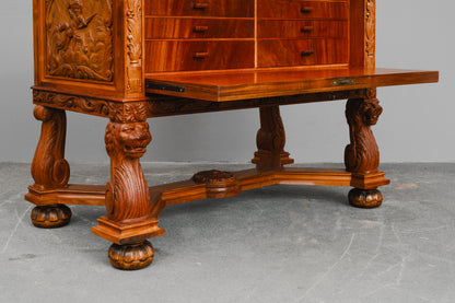 Neorenaissance Sammlerschrank / Besteckschrank in Nussbaum - vermutl. um 1944