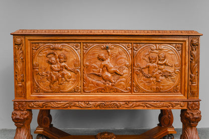 Neorenaissance Sammlerschrank / Besteckschrank in Nussbaum - vermutl. um 1944