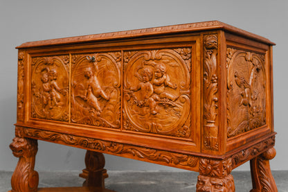 Neorenaissance Sammlerschrank / Besteckschrank in Nussbaum - vermutl. um 1944