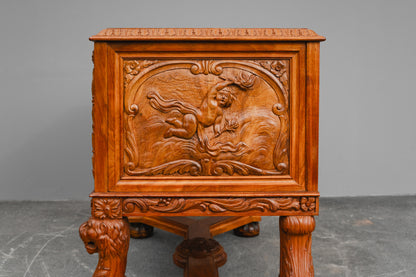 Neorenaissance Sammlerschrank / Besteckschrank in Nussbaum - vermutl. um 1944