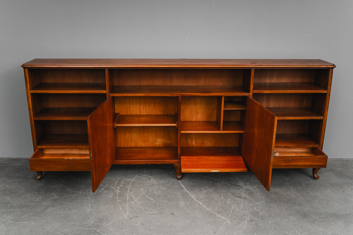 Großes Jugendstil Bücherregal in Nussbaum - Anfang des 20.Jahrhunderts