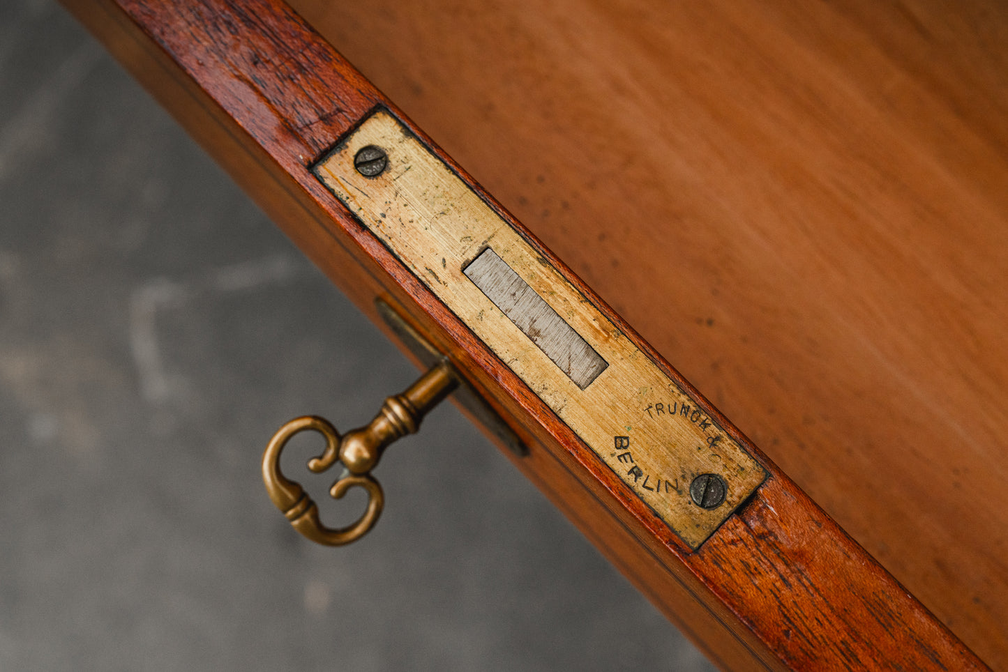 Jugendstil Schreibtisch in Mahagoni - Anfang des 20.Jahrhunderts