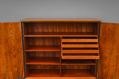 Mid-Century Highboard in Nussbaum - Mitte des 20.Jahrhunderts