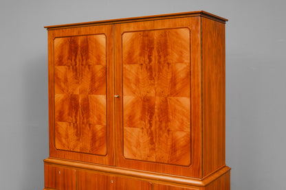 Mid-Century Highboard in Nussbaum - Mitte des 20.Jahrhunderts