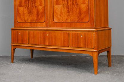 Mid-Century Highboard in Nussbaum - Mitte des 20.Jahrhunderts