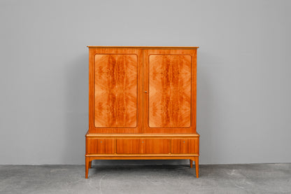 Mid-Century Highboard in Nussbaum - Mitte des 20.Jahrhunderts