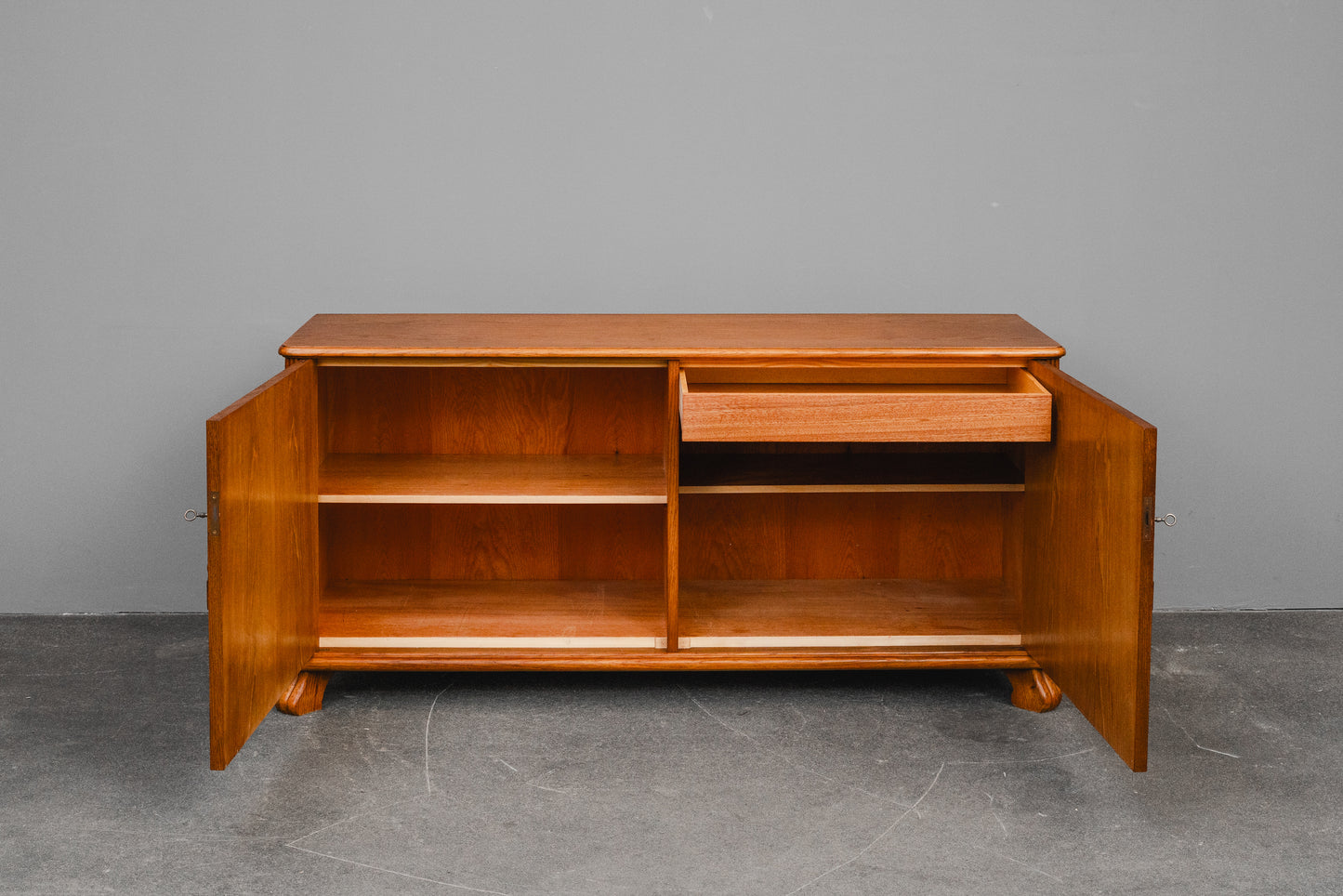 Sideboard im Art Déco Stil. in Eiche - 1.Hälfte des 20.Jahrhunderts