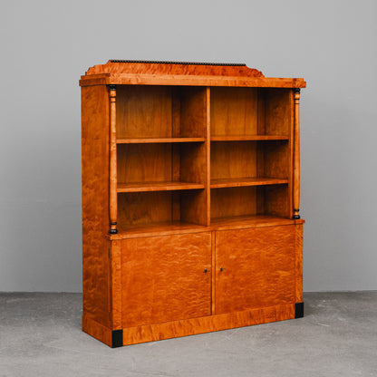 Bücherschrank im Biedermeier Stil in Birke - 1.Hälfte des 20.Jahrhunderts
