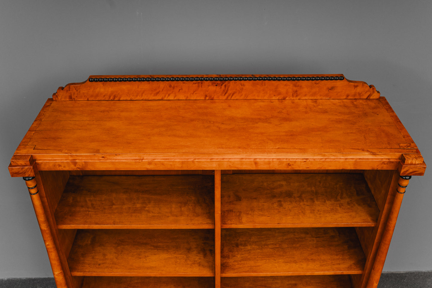 Bücherschrank im Biedermeier Stil in Birke - 1.Hälfte des 20.Jahrhunderts