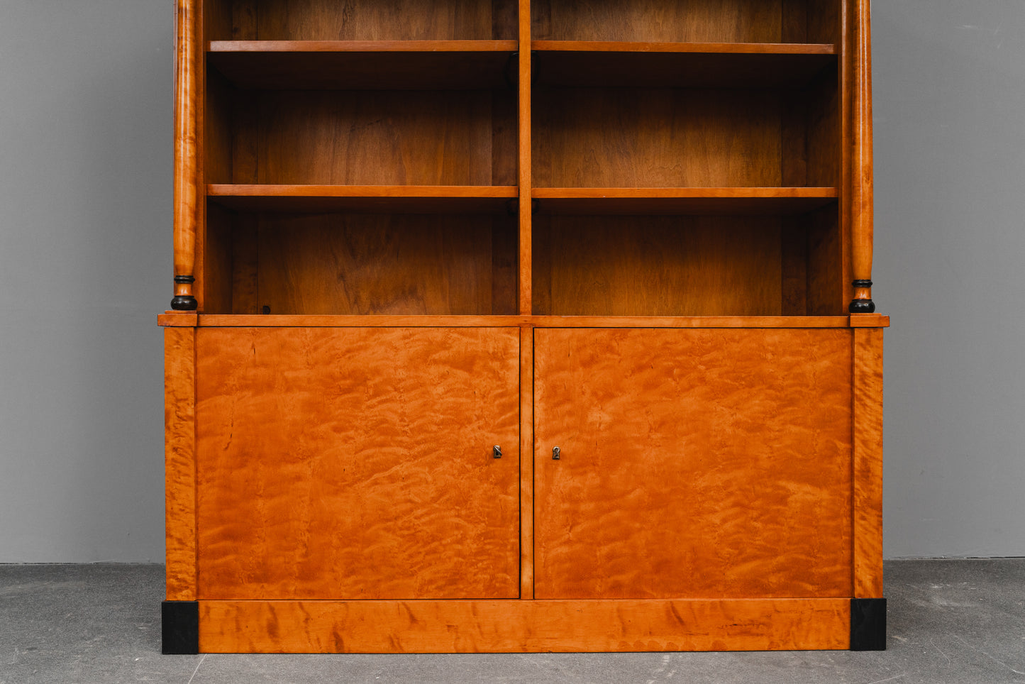 Bücherschrank im Biedermeier Stil in Birke - 1.Hälfte des 20.Jahrhunderts