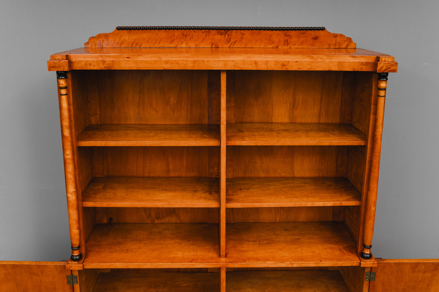 Bücherschrank im Biedermeier Stil in Birke - 1.Hälfte des 20.Jahrhunderts