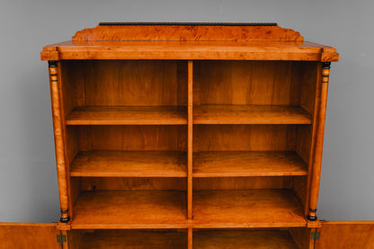 Bücherschrank im Biedermeier Stil in Birke - 1.Hälfte des 20.Jahrhunderts