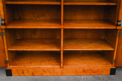Bücherschrank im Biedermeier Stil in Birke - 1.Hälfte des 20.Jahrhunderts