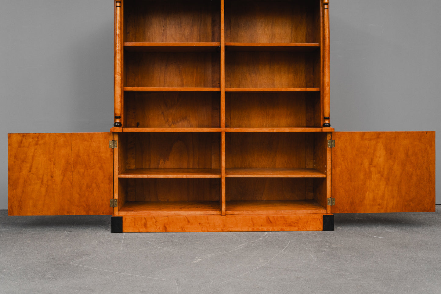 Bücherschrank im Biedermeier Stil in Birke - 1.Hälfte des 20.Jahrhunderts