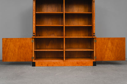 Bücherschrank im Biedermeier Stil in Birke - 1.Hälfte des 20.Jahrhunderts