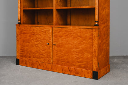 Bücherschrank im Biedermeier Stil in Birke - 1.Hälfte des 20.Jahrhunderts