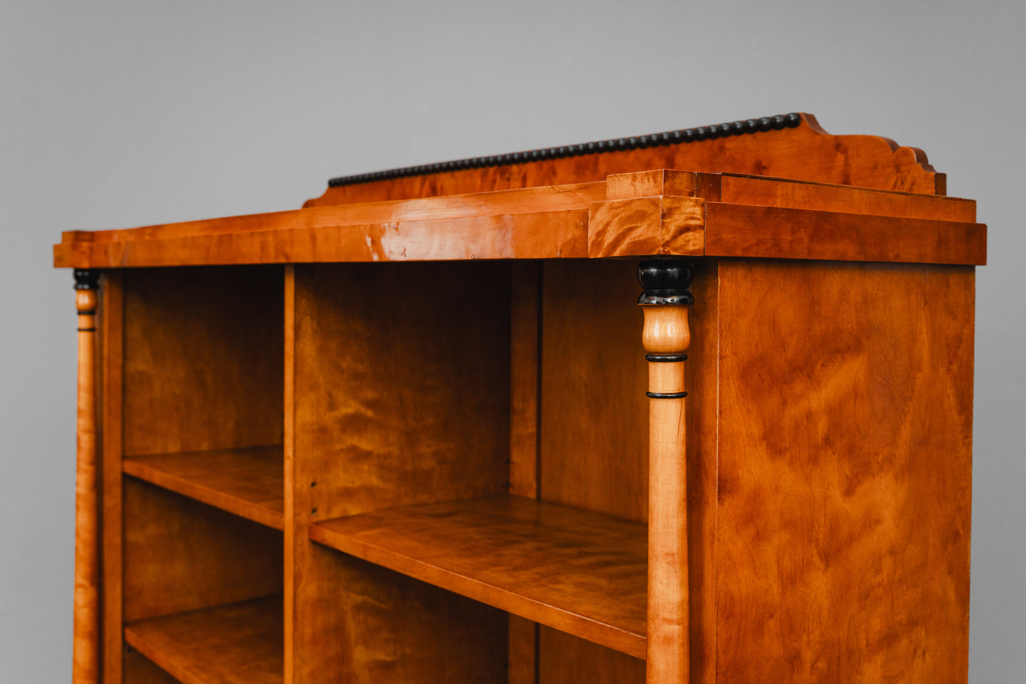 Bücherschrank im Biedermeier Stil in Birke - 1.Hälfte des 20.Jahrhunderts