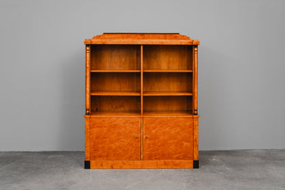 Bücherschrank im Biedermeier Stil in Birke - 1.Hälfte des 20.Jahrhunderts
