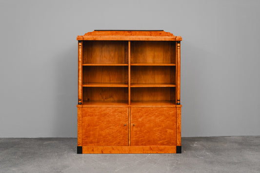 Bücherschrank im Biedermeier Stil in Birke - 1.Hälfte des 20.Jahrhunderts
