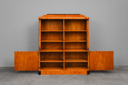 Bücherschrank im Biedermeier Stil in Birke - 1.Hälfte des 20.Jahrhunderts