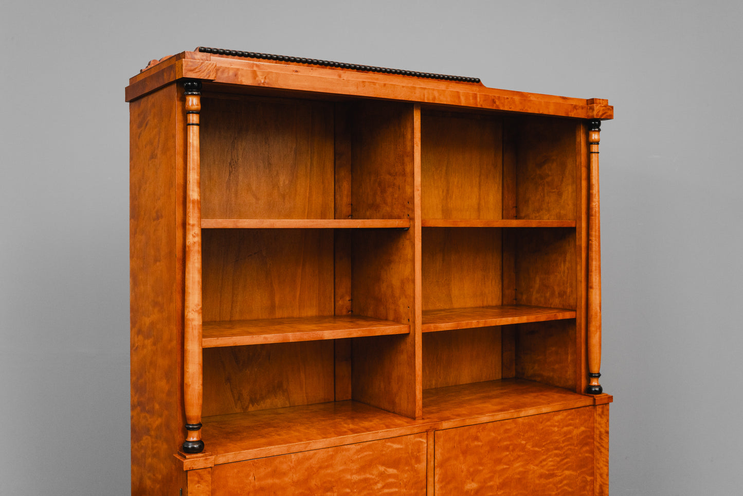 Bücherschrank im Biedermeier Stil in Birke - 1.Hälfte des 20.Jahrhunderts