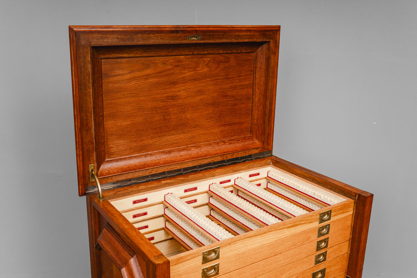 Besteckschrank im Barockstil in Eiche - 1.Hälfte des 20.Jahrhunderts