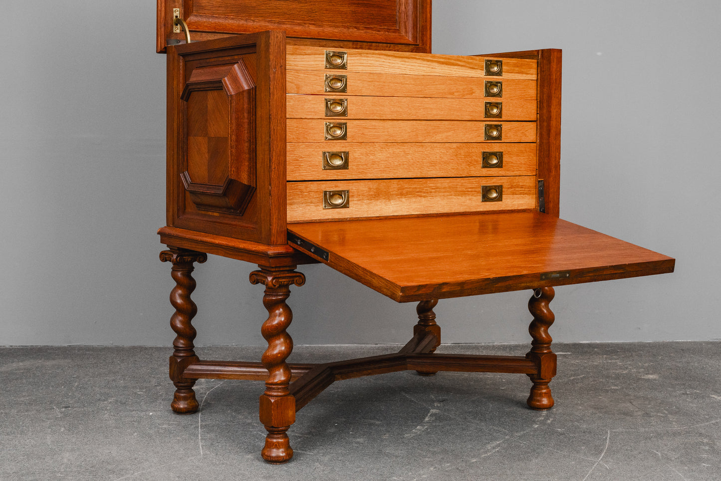 Besteckschrank im Barockstil in Eiche - 1.Hälfte des 20.Jahrhunderts