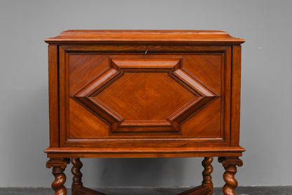 Besteckschrank im Barockstil in Eiche - 1.Hälfte des 20.Jahrhunderts