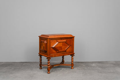 Besteckschrank im Barockstil in Eiche - 1.Hälfte des 20.Jahrhunderts