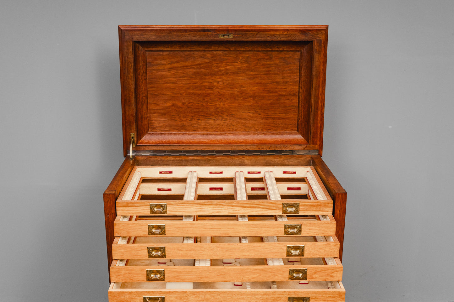 Besteckschrank im Barockstil in Eiche - 1.Hälfte des 20.Jahrhunderts