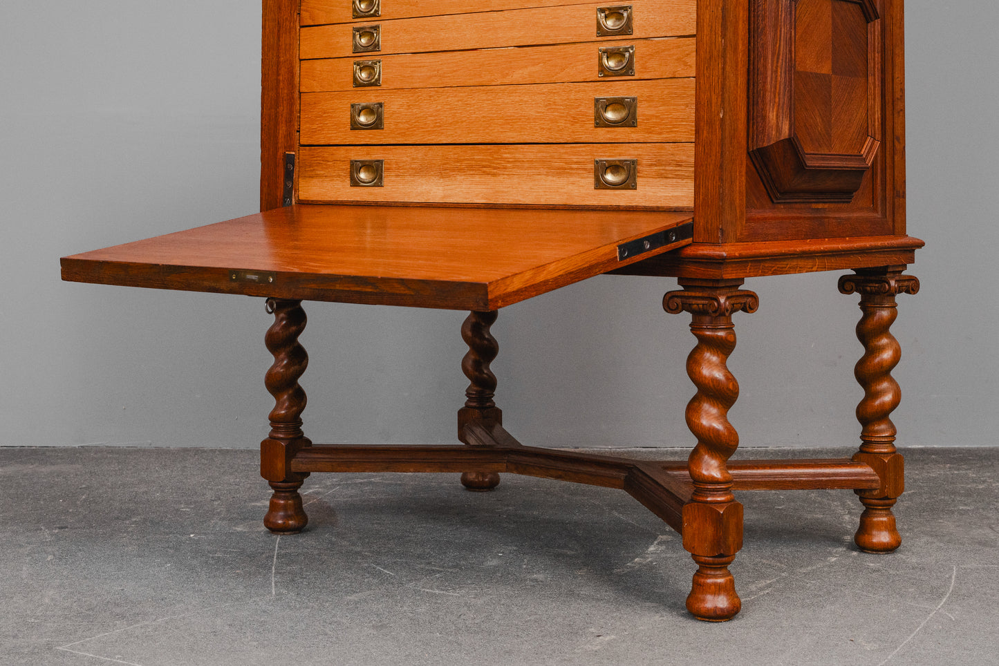 Besteckschrank im Barockstil in Eiche - 1.Hälfte des 20.Jahrhunderts