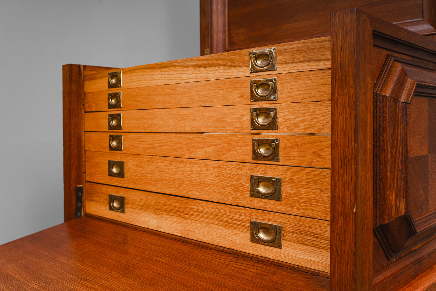 Besteckschrank im Barockstil in Eiche - 1.Hälfte des 20.Jahrhunderts