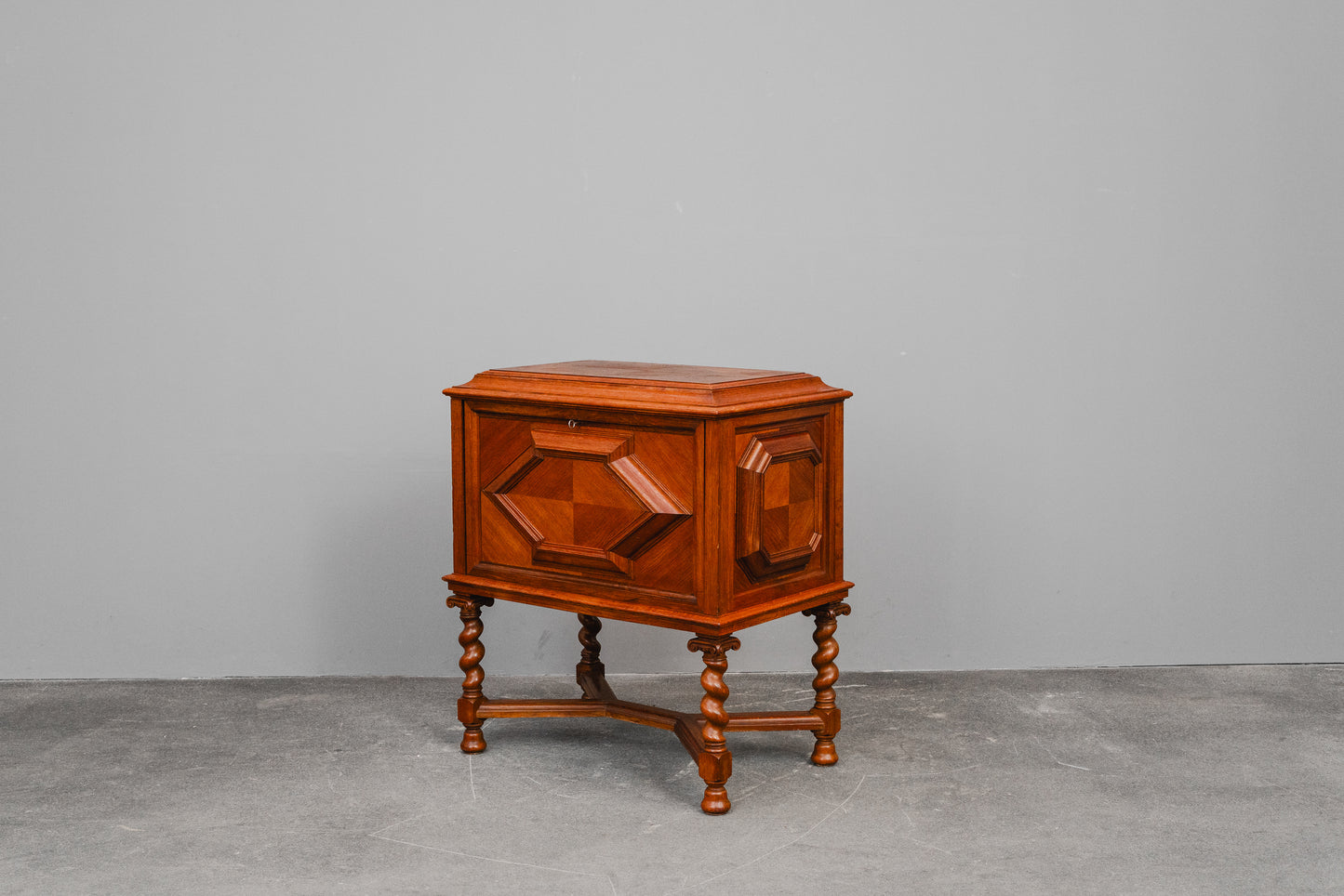 Besteckschrank im Barockstil in Eiche - 1.Hälfte des 20.Jahrhunderts