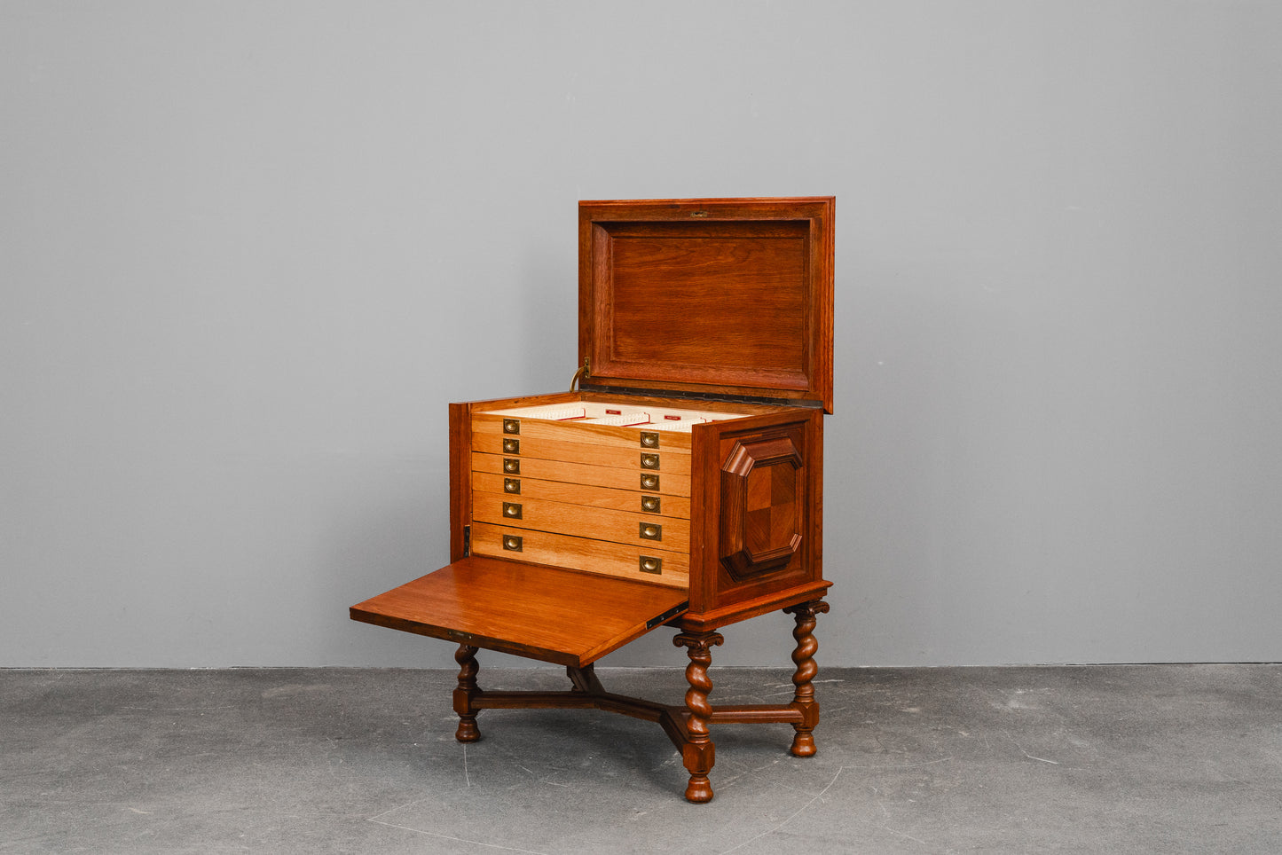 Besteckschrank im Barockstil in Eiche - 1.Hälfte des 20.Jahrhunderts