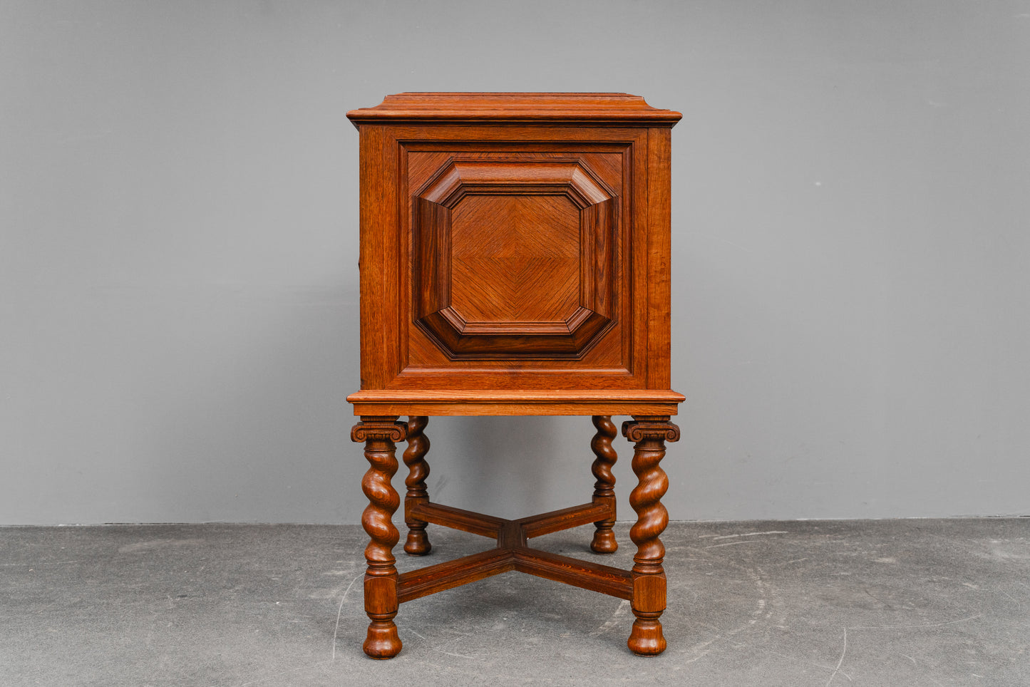 Besteckschrank im Barockstil in Eiche - 1.Hälfte des 20.Jahrhunderts