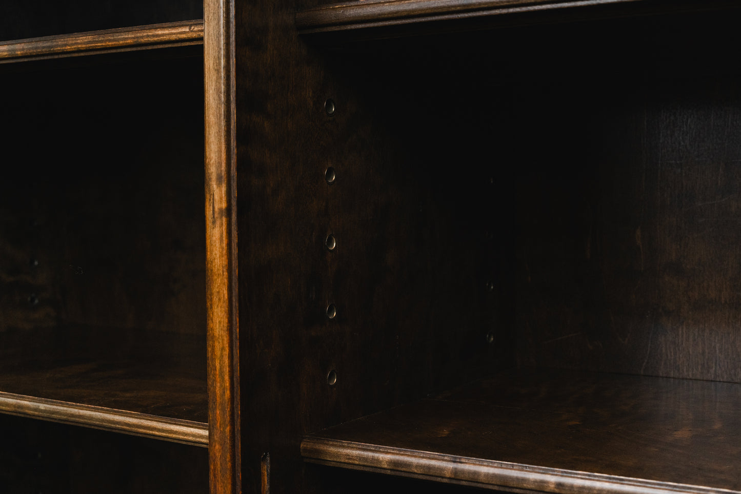 Neobarock Bücherschrank in Birke - 1.Hälfte des 20.Jahrhunderts