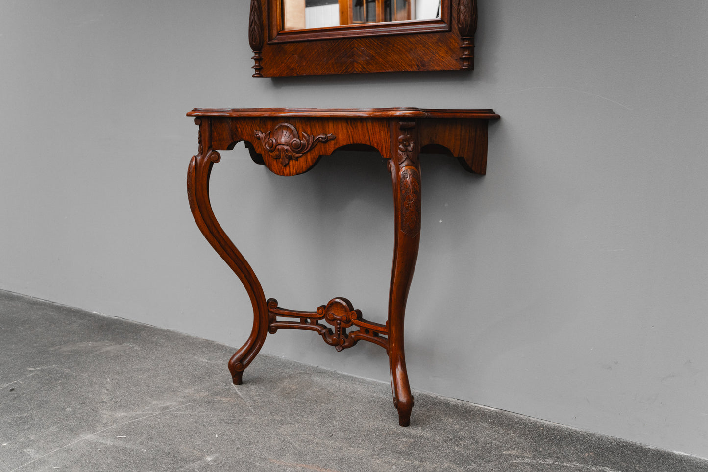 Louis-Philippe Wandspiegel mit Konsole in Nussbaum - 2.Hälfte des 19.Jahrhunderts