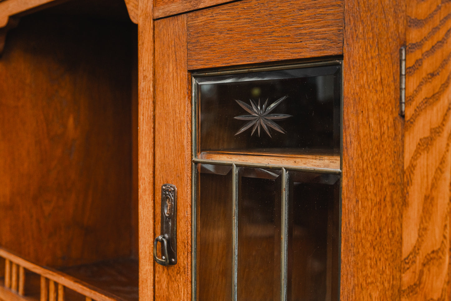 Jugendstil Buffetschrank in Eiche - Anfang des 20.Jahrhunderts