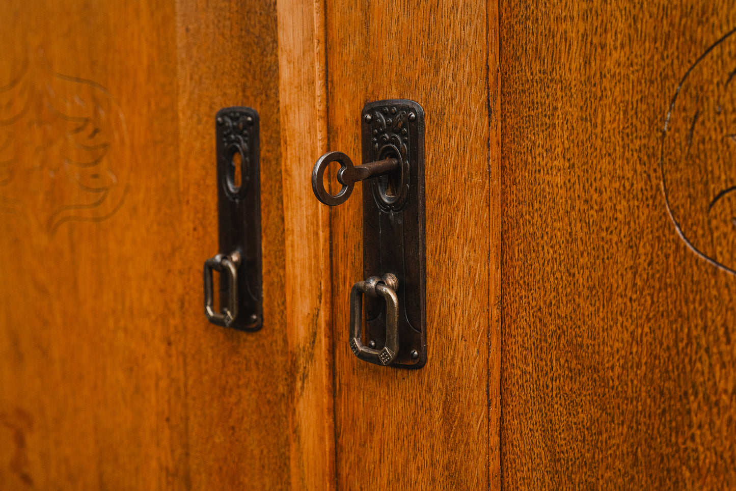 Jugendstil Buffetschrank in Eiche - Anfang des 20.Jahrhunderts