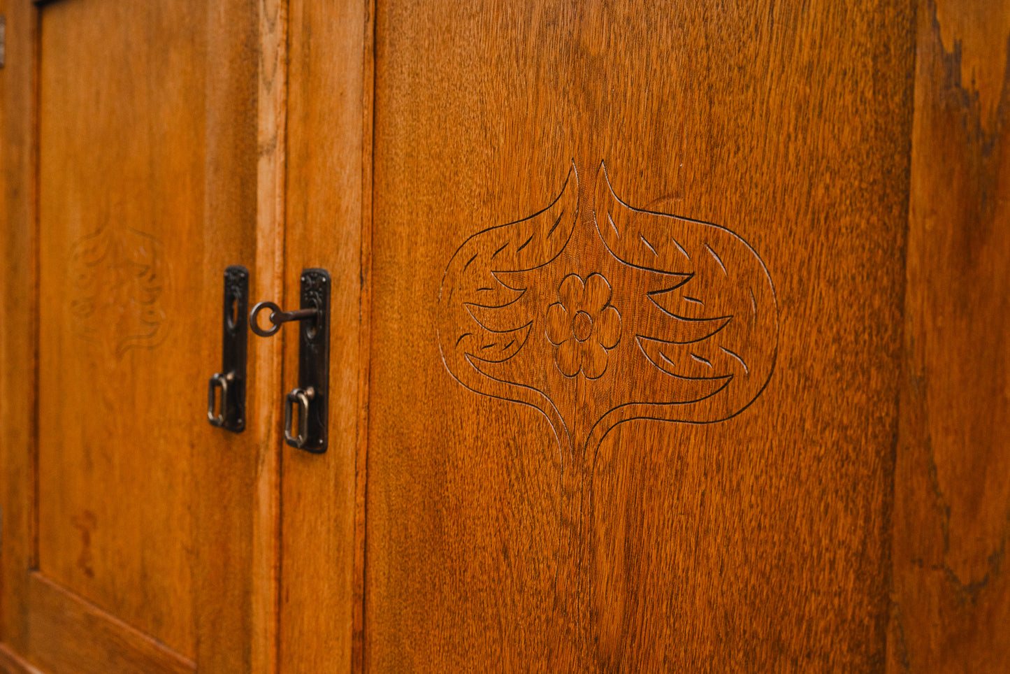 Jugendstil Buffetschrank in Eiche - Anfang des 20.Jahrhunderts