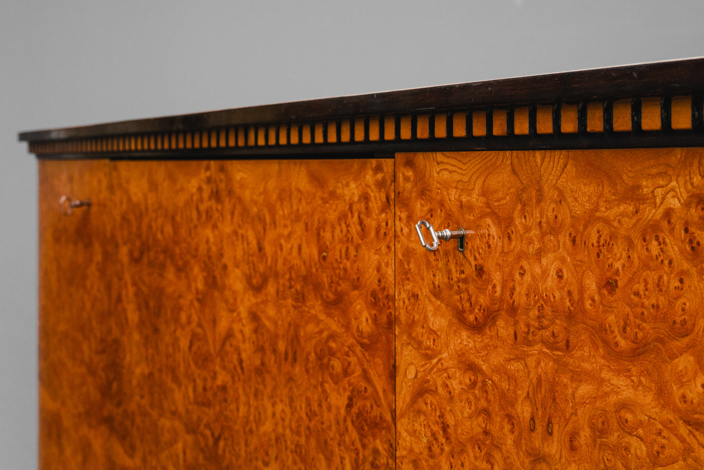 Art Déco Sideboard in Birkenwurzel & Ulme - 1.Hälfte des 20.Jahrhunderts