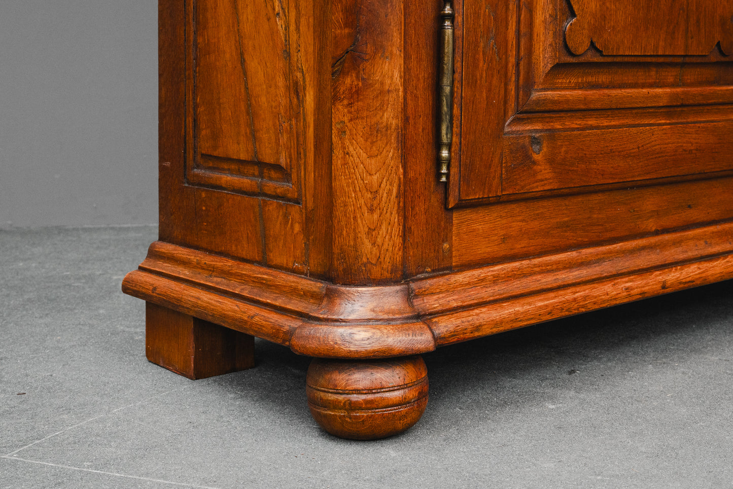 Barock Aufsatzschrank in Eiche - Mitte des 18.Jahrhunderts