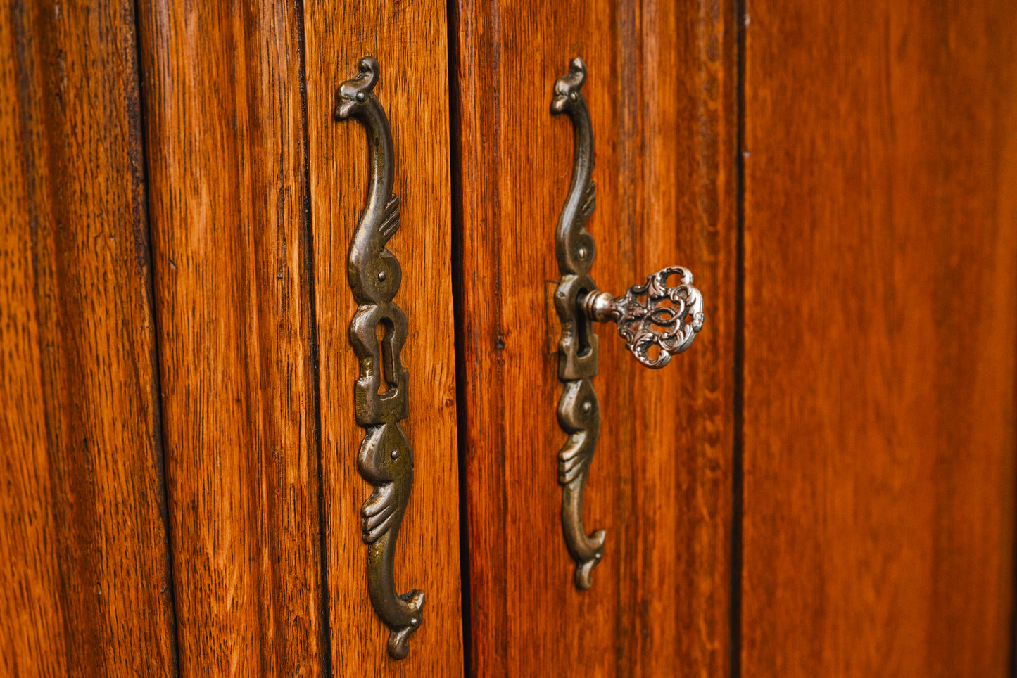Barock Aufsatzschrank in Eiche - Mitte des 18.Jahrhunderts