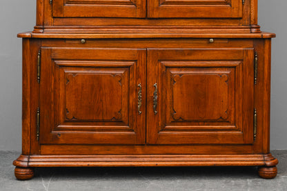 Barock Aufsatzschrank in Eiche - Mitte des 18.Jahrhunderts